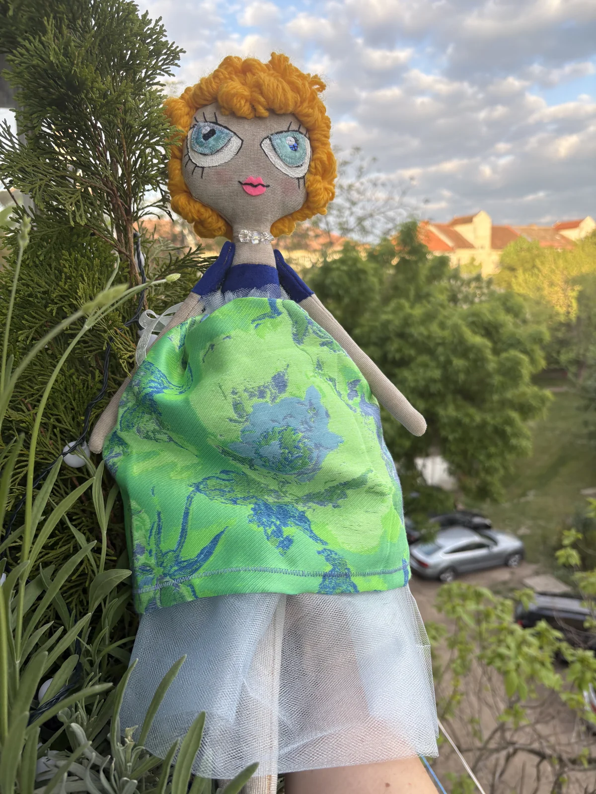 Păpușă cu Rochie Verde